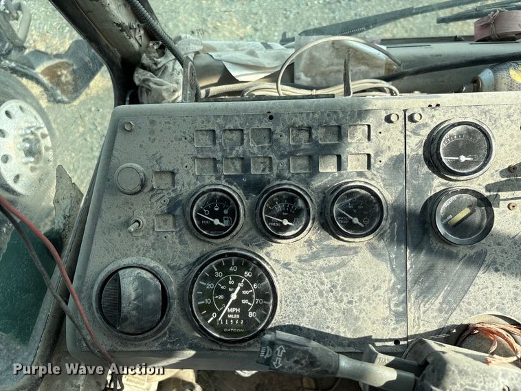 image for item YA1704 2006 Ottawa 30 yard truck