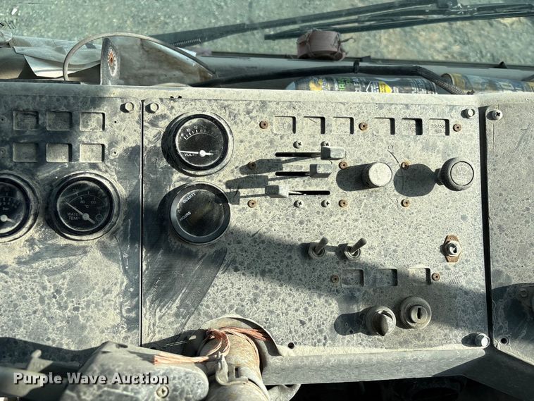 image for item YA1704 2006 Ottawa 30 yard truck