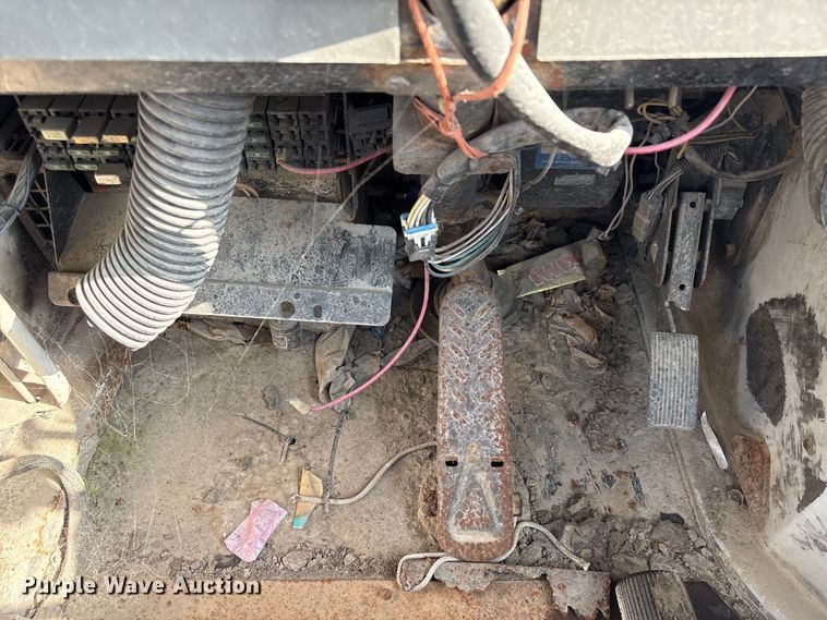 image for item YA1704 2006 Ottawa 30 yard truck