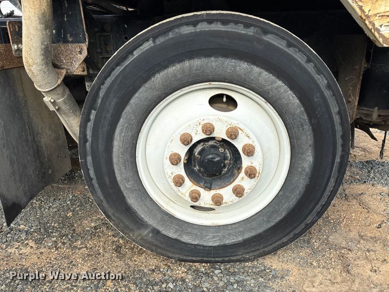 image for item YA1704 2006 Ottawa 30 yard truck