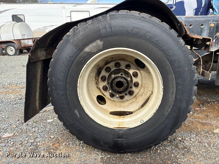 image for item YA1704 2006 Ottawa 30 yard truck