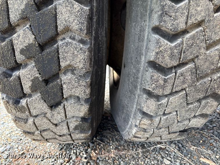 image for item YA1704 2006 Ottawa 30 yard truck