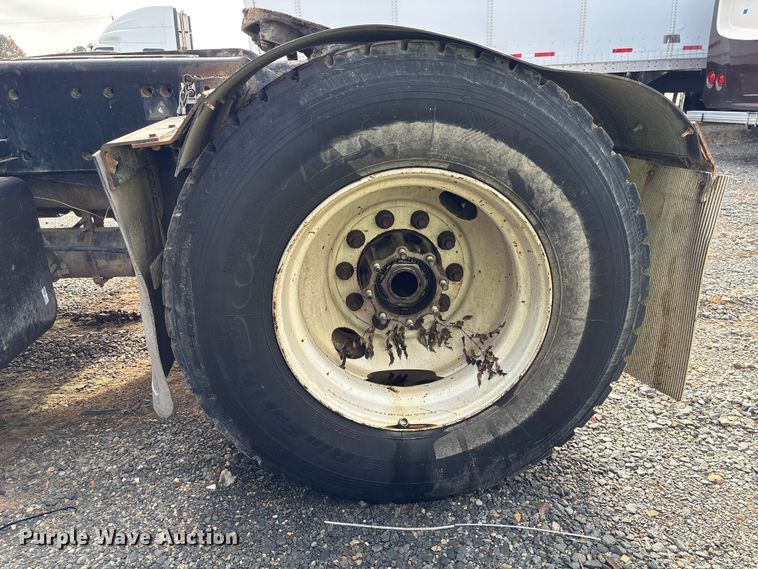 image for item YA1704 2006 Ottawa 30 yard truck