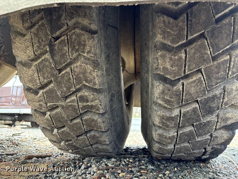 image for item YA1704 2006 Ottawa 30 yard truck