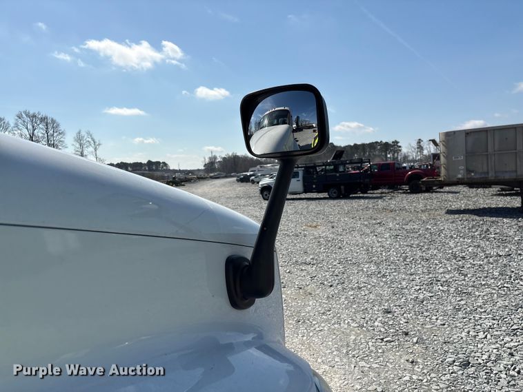 image for item YA1719 2019 Freightliner Cascadia semi truck