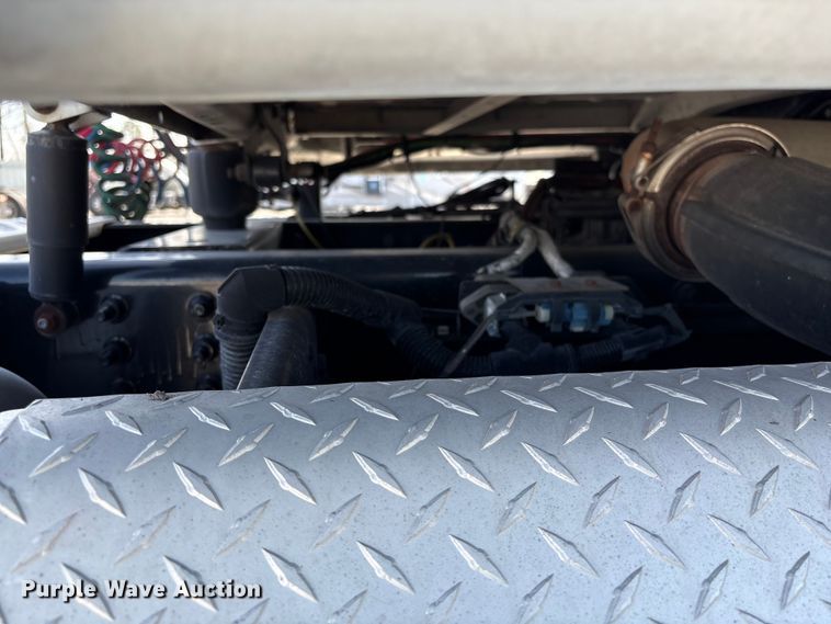 image for item YA1719 2019 Freightliner Cascadia semi truck