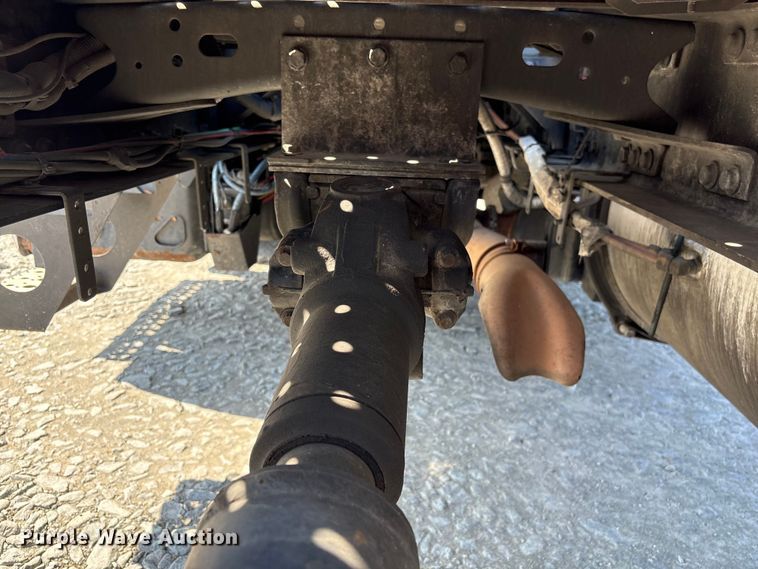 image for item YA1719 2019 Freightliner Cascadia semi truck