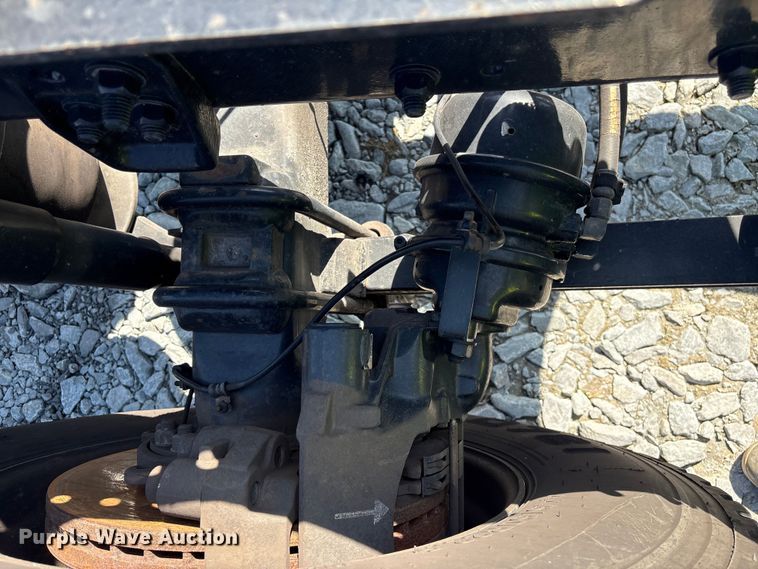 image for item YA1719 2019 Freightliner Cascadia semi truck