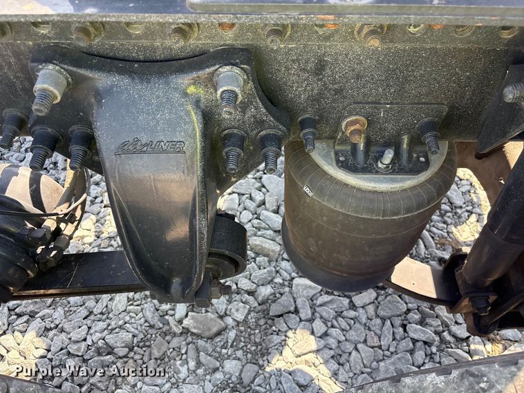 image for item YA1719 2019 Freightliner Cascadia semi truck