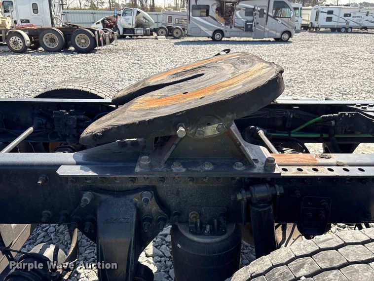 image for item YA1719 2019 Freightliner Cascadia semi truck