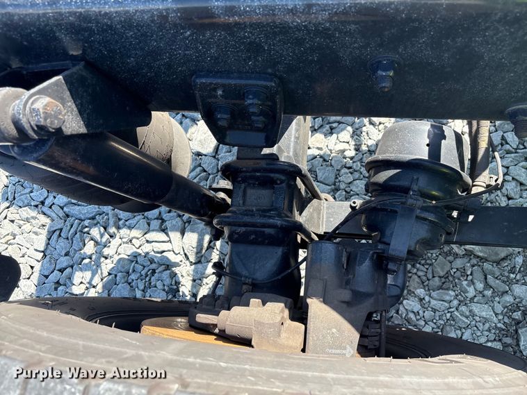 image for item YA1719 2019 Freightliner Cascadia semi truck