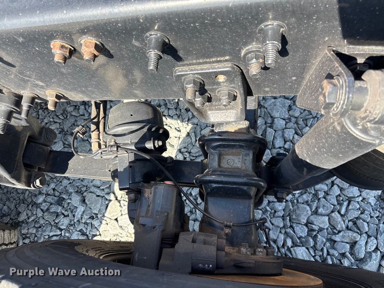 image for item YA1719 2019 Freightliner Cascadia semi truck