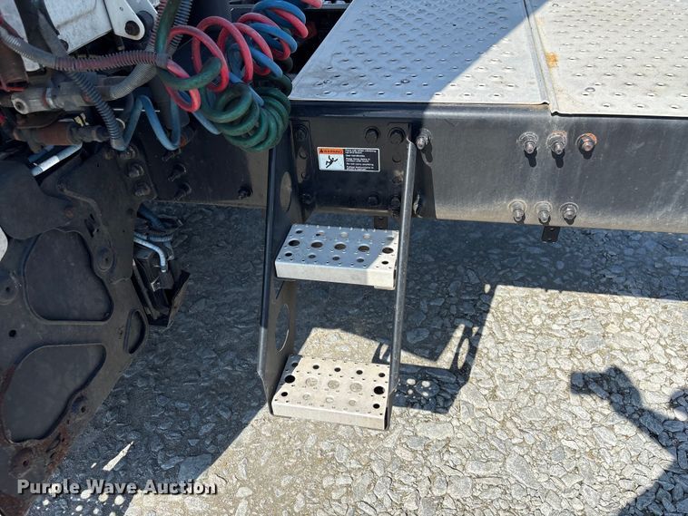 image for item YA1719 2019 Freightliner Cascadia semi truck