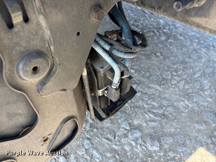 image for item YA1719 2019 Freightliner Cascadia semi truck