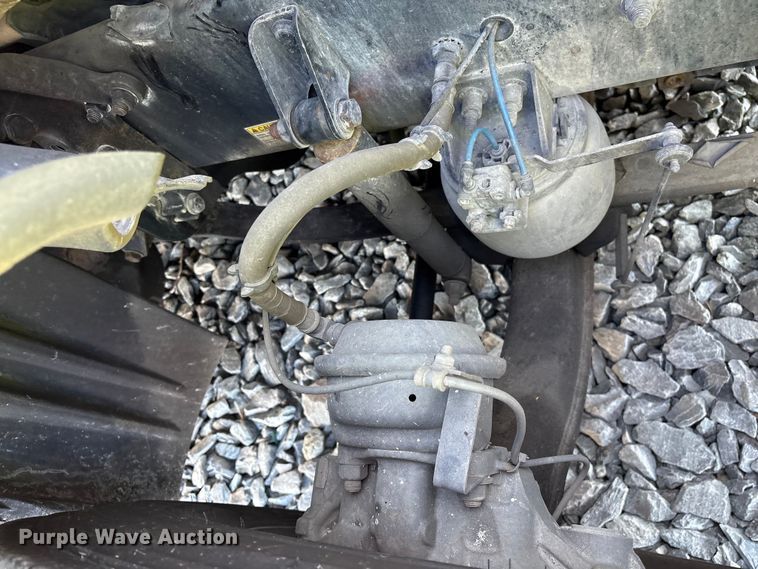 image for item YA1719 2019 Freightliner Cascadia semi truck