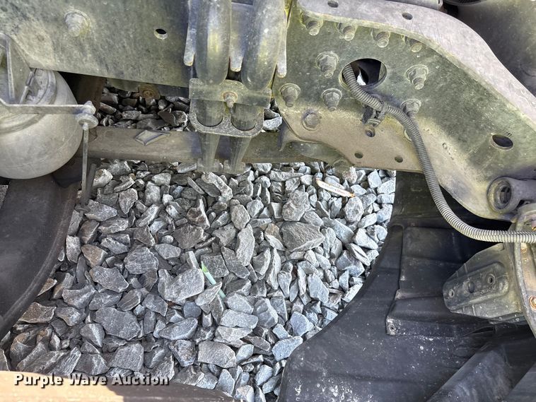 image for item YA1719 2019 Freightliner Cascadia semi truck