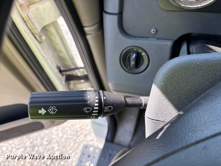 image for item YA1719 2019 Freightliner Cascadia semi truck