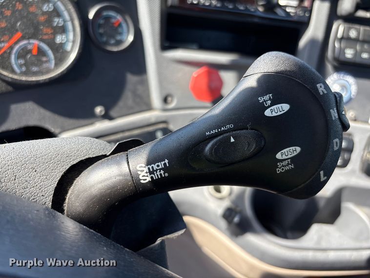 image for item YA1719 2019 Freightliner Cascadia semi truck