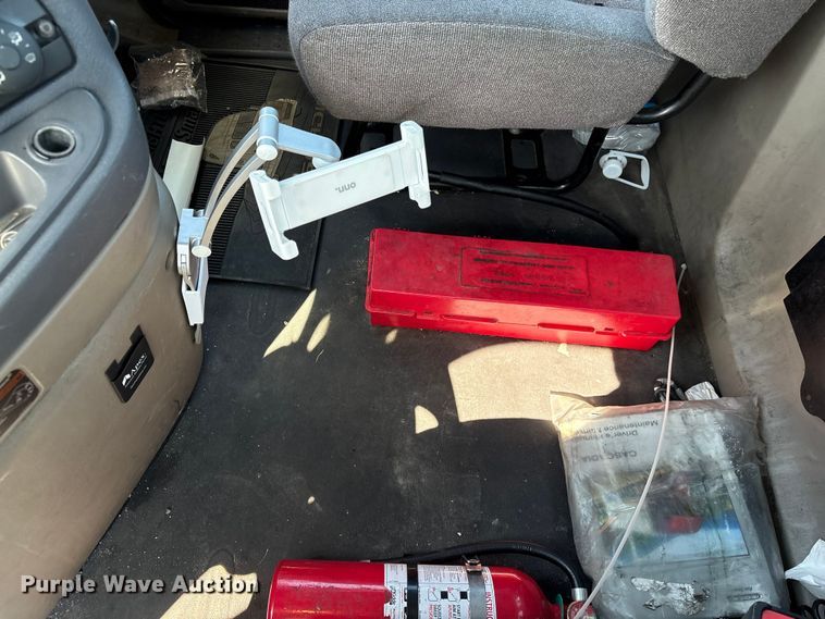 image for item YA1719 2019 Freightliner Cascadia semi truck