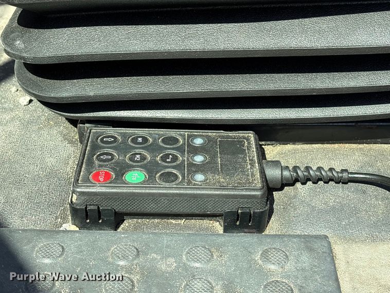 image for item YA1719 2019 Freightliner Cascadia semi truck