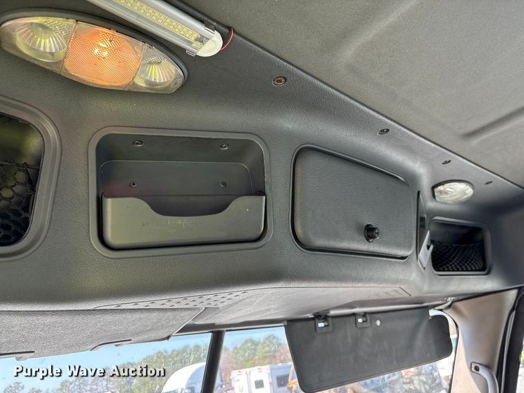 image for item YA1719 2019 Freightliner Cascadia semi truck