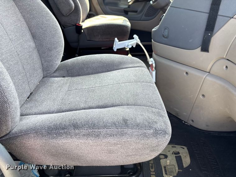 image for item YA1719 2019 Freightliner Cascadia semi truck