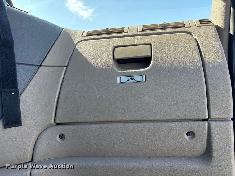 image for item YA1719 2019 Freightliner Cascadia semi truck