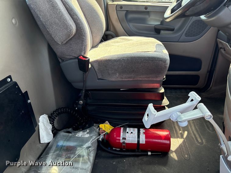 image for item YA1719 2019 Freightliner Cascadia semi truck