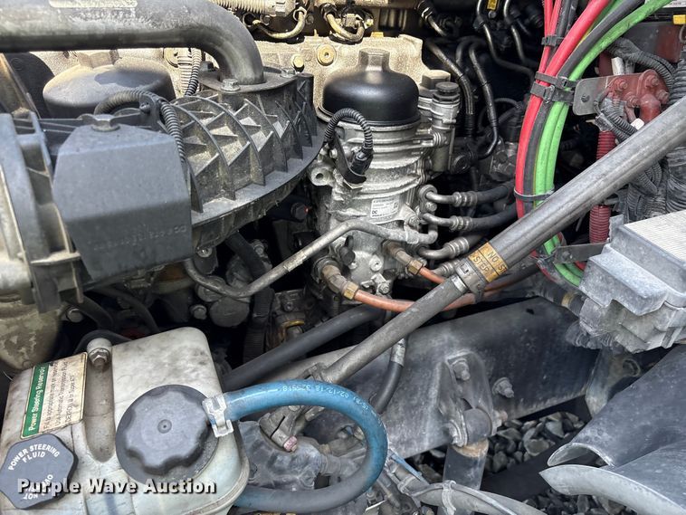 image for item YA1719 2019 Freightliner Cascadia semi truck