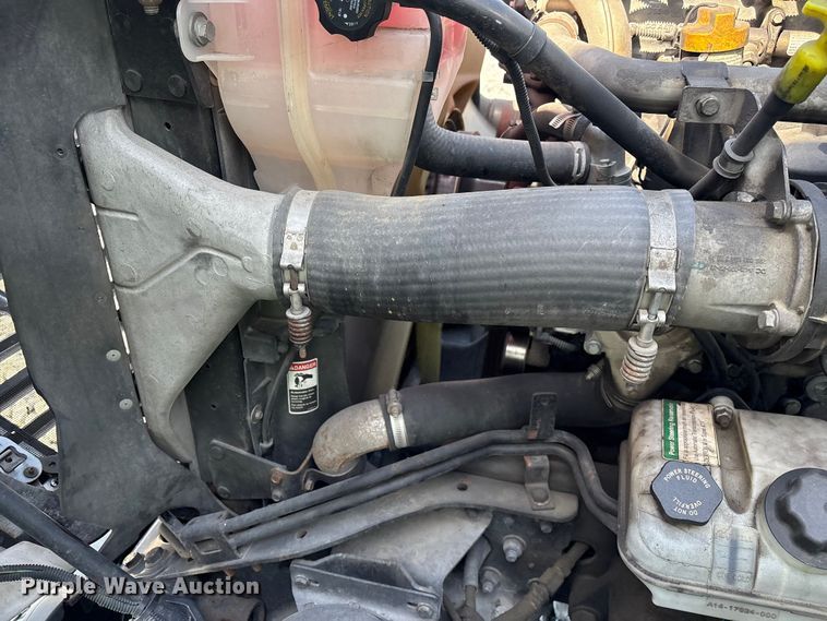 image for item YA1719 2019 Freightliner Cascadia semi truck