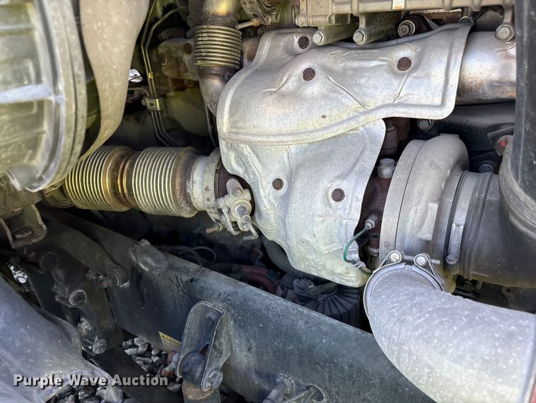 image for item YA1719 2019 Freightliner Cascadia semi truck