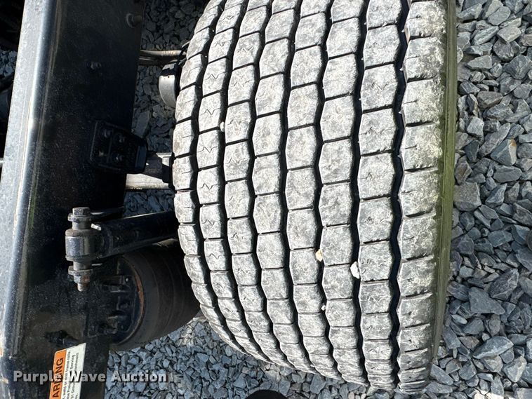 image for item YA1719 2019 Freightliner Cascadia semi truck