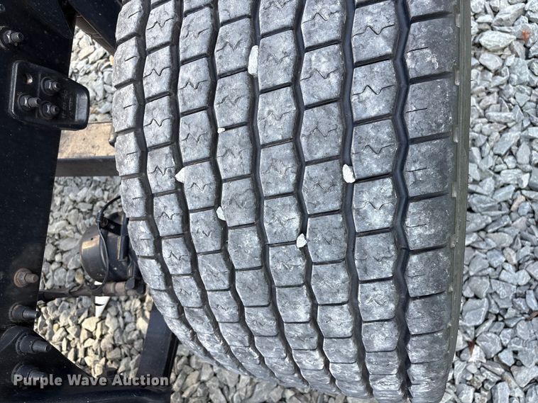 image for item YA1719 2019 Freightliner Cascadia semi truck