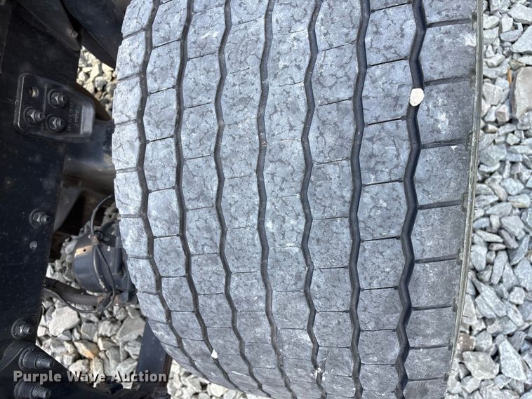 image for item YA1719 2019 Freightliner Cascadia semi truck