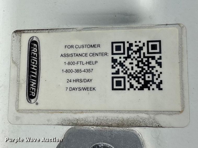 image for item YA1719 2019 Freightliner Cascadia semi truck