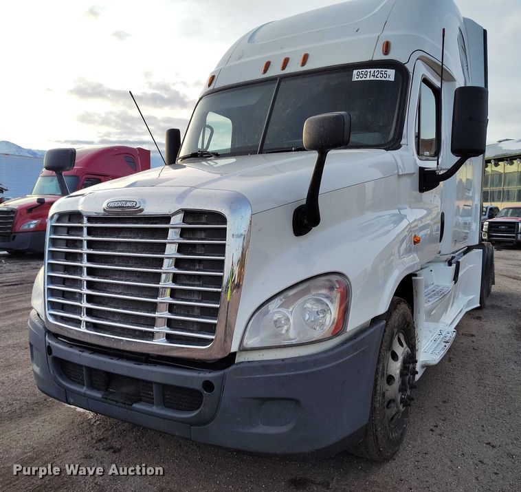image for item YA1745 2016 Freightliner Cascadia semi truck