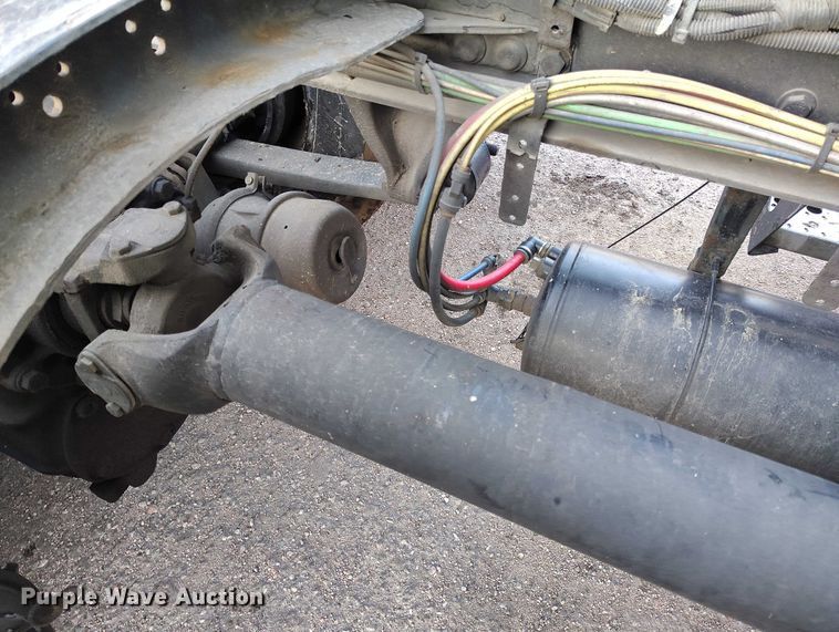 image for item YA1745 2016 Freightliner Cascadia semi truck