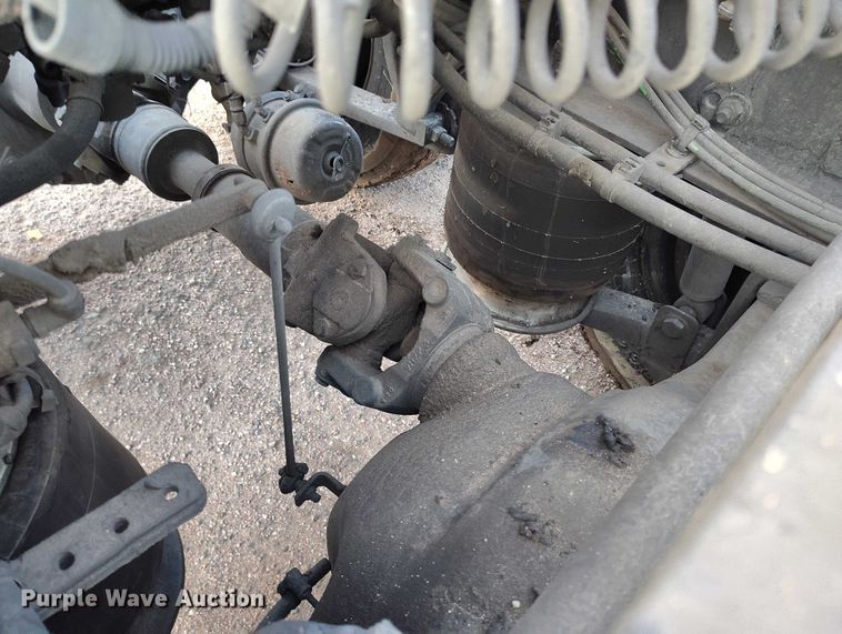 image for item YA1745 2016 Freightliner Cascadia semi truck