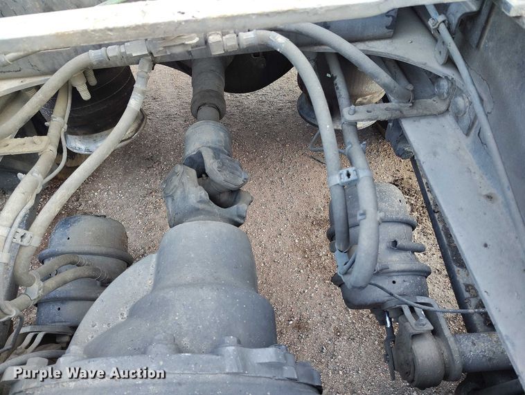 image for item YA1745 2016 Freightliner Cascadia semi truck