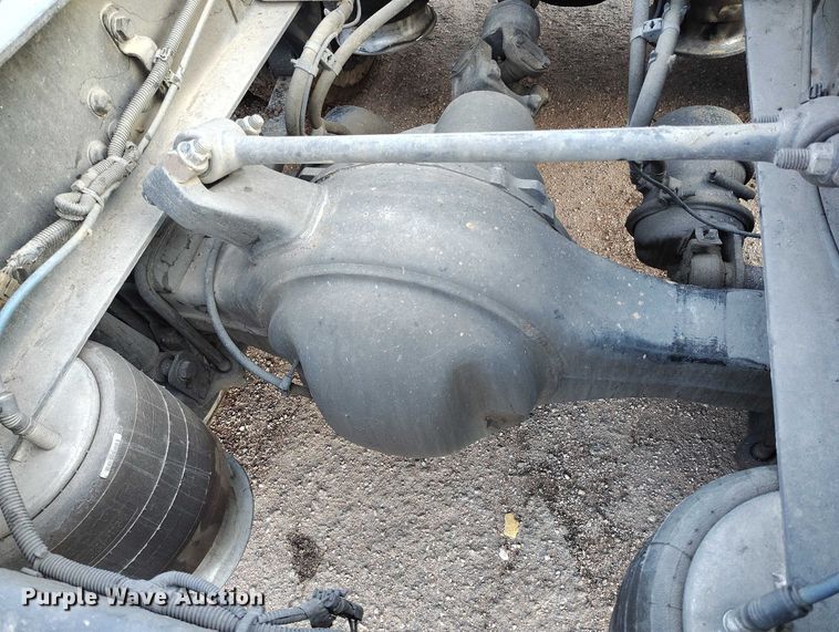 image for item YA1745 2016 Freightliner Cascadia semi truck