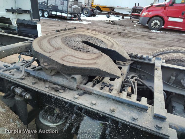 image for item YA1745 2016 Freightliner Cascadia semi truck