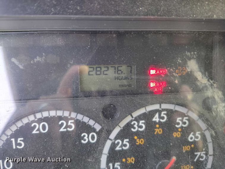 image for item YA1745 2016 Freightliner Cascadia semi truck