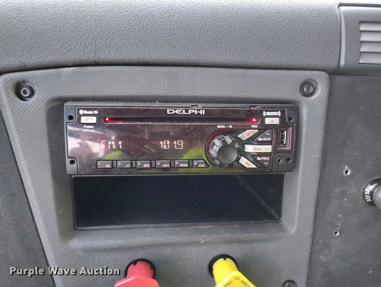 image for item YA1745 2016 Freightliner Cascadia semi truck