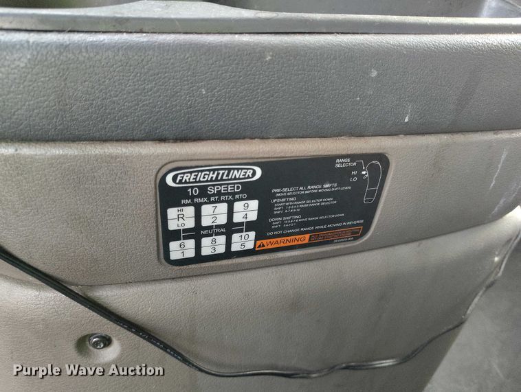 image for item YA1745 2016 Freightliner Cascadia semi truck