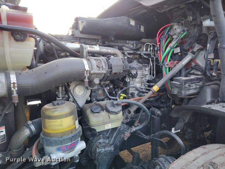 image for item YA1745 2016 Freightliner Cascadia semi truck