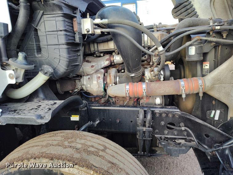 image for item YA1745 2016 Freightliner Cascadia semi truck