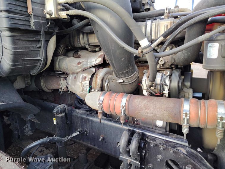 image for item YA1745 2016 Freightliner Cascadia semi truck