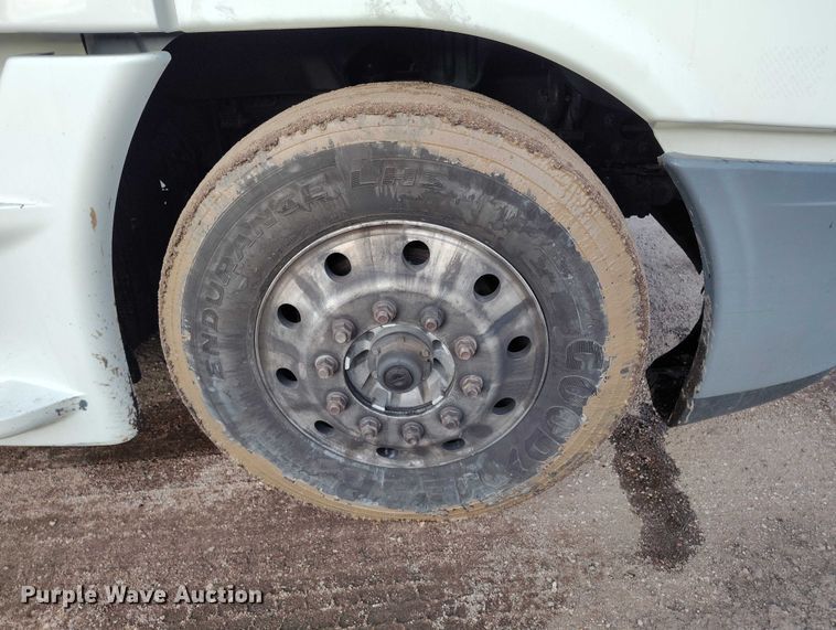 image for item YA1745 2016 Freightliner Cascadia semi truck