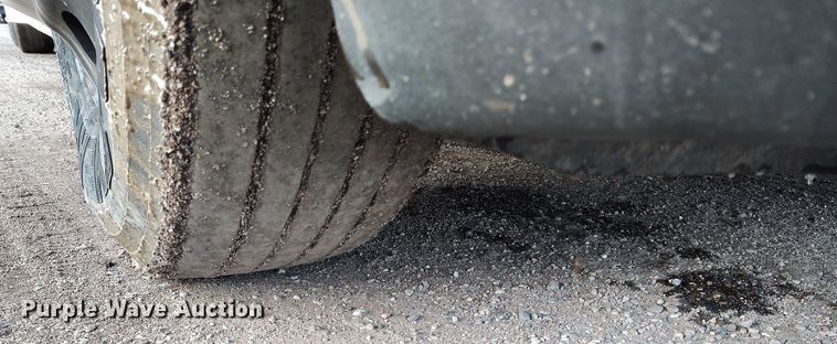 image for item YA1745 2016 Freightliner Cascadia semi truck