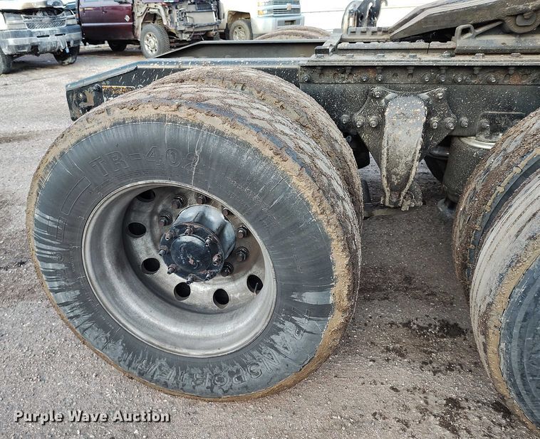 image for item YA1745 2016 Freightliner Cascadia semi truck